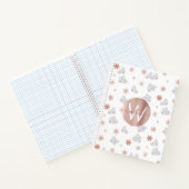 バラ金ゴールドアイススケート赤面ピンクスケートで滑るモノグラム ノートブック (内部)