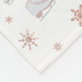 バラ金ゴールドアイススケート赤面ピンクスケートで滑るモノグラム フリースブランケット (角)