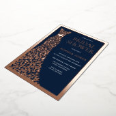 バラ金ゴールドガウン縁どアンドネイビーブライダルシャワー 箔招待状