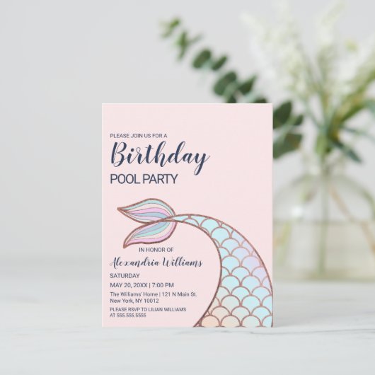 バラ金ゴールドガーリーピンクマーメイドテールプール誕生日 インビテーションポストカード (スタンド正面)