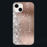 バラ金ゴールドグリッターシルバーグラムシグネチガーリーャ Case-Mate iPhone 14ケース<br><div class="desc">ピッガーリーク赤面バラの金ゴールドのブラッフェイクド金属箔の上のエッジに離れはスパークフェイクリーな銀のグレーのグリッターハイライト。白いモダン書エレガント跡のフォントが特徴。カスタマイズフォントのスタイルは、友人のためにあなたの独自の電話ギアを作成最高のする。</div>