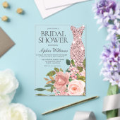 バラ金ゴールドドレス&赤面ピンクフラワーズブライダルシャワー アクリル招待状 (インサイチュ (ウェディング))