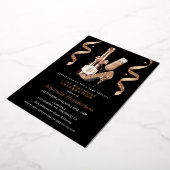 バラ金ゴールドヒール&シャンパンウィメンズ誕生日 箔招待状 (回転した状態)