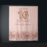 バラ金ゴールドピンクハッピー16th誕生日タペストリー タペストリー<br><div class="desc">ガーリーグリッター、千年のピンクの背景、スクリプファンシート名タイポグラフィ。バラフェイク金ゴールド16バルーン文字。甘素晴らしい16お祝いのために。</div>
