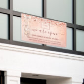 バラ金ゴールドピンクバレエダンススクールを再開 横断幕 (ビルの外側)