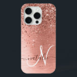 バラ金ゴールドブラシ仕上げ金属グリッターモノグラム名 iPhone 15 PROケース<br><div class="desc">簡単にパーソナライズこのトレンディーシックな電話ケースデザインかわいらしはバラ金ゴールドのグリッターを搭載しきらめくてバラ金ゴールドブラシ金属背景。</div>