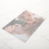 バラ金ゴールドモダンスクリプトのミニマル結婚ム写真 箔招待状 (回転した状態)