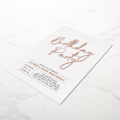 バラ金ゴールドモダンブラシスクリプト大人の誕生日パーティー 箔招待状 (回転した状態)