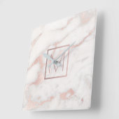 バラ金ゴールドモノグラム上のピンクの大理石 スクエア壁時計 (傾斜)