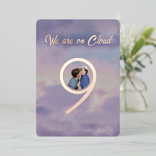 バラ金ゴールド我々はクラウド9フォトカップルのシャワー 箔招待状 (立ち正面)