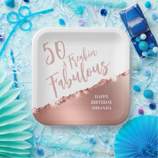 バラ金ゴールド50と素晴らしい！おもしろいタイポグラフィ誕生日 ペーパープレート (パーティー)