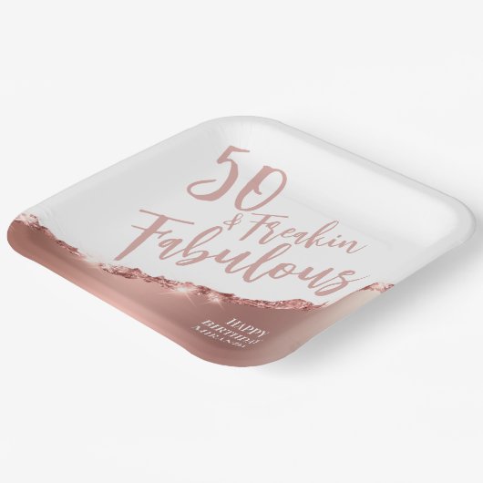 バラ金ゴールド50と素晴らしい！おもしろいタイポグラフィ誕生日 ペーパープレート (傾斜あり)