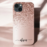 バラ金ゴールド-赤面ピンクグリッターメタルモノグラム名 iPhone 13ケース<br><div class="desc">バラ金ゴールド-赤面フェイクピンクフォイル金属スパークルと滴下グリッターブラシ仕上げ金属モノグラム名とイニシャル電話。これは、最高の甘い16歳の誕生日、結婚ブライダルシャワー、記念日、赤ちゃんシャワーまたはバチェロレッテギフトを作る誰かがグラームの豪華さとシックなスタイルを愛する。</div>