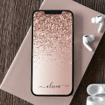 バラ金ゴールド-赤面ピンクグリッターメタルモノグラム名 iPhone 13ケース<br><div class="desc">バラ金ゴールド-赤面フェイクピンクフォイル金属スパークルと滴下グリッターブラシ仕上げ金属モノグラム名とイニシャル電話。これは、最高の甘い16歳の誕生日、結婚ブライダルシャワー、記念日、赤ちゃんシャワーまたはバチェロレッテギフトを作る誰かがグラームの豪華さとシックなスタイルを愛する。</div>