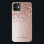 バラ金ゴールド-赤面ピンクグリッターメタルモノグラム名 iPhone 11 ケース<br><div class="desc">バラ金ゴールド-赤面フェイクピンクフォイル金属スパークルと滴下グリッターブラシ仕上げ金属モノグラム名とイニシャル電話。これは、最高の甘い16歳の誕生日、結婚ブライダルシャワー、記念日、赤ちゃんシャワーまたはバチェロレッテギフトを作る誰かがグラームの豪華さとシックなスタイルを愛する。</div>