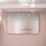 バラ金ゴールド-赤面ピンクシルバーグリッターモノグラム バスマット<br><div class="desc">ローズゴールド – Blush Pink and Silver Faux Foil Metallic Sparkle Glitterブラッシュドメタルモノグラム名バスマット。これは、グラムの贅沢とシックなスタイルを愛する人のための完璧な卒業、誕生日、結婚ブライダルシャワー、記念日、赤ちゃんシャワーまたはバチェロレッテギフトを作る。</div>