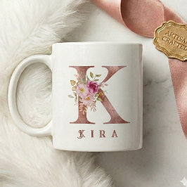バラ金色の花とイニシャルKのモノグラム オーダーメイド コーヒーマグカップ