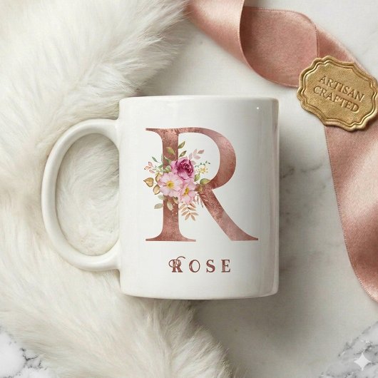 バラ金色フラワーモノグラムイニシャルR コーヒーマグカップ