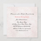 バラ、ブライダルシャワーが付いている赤面のウエディングケーキ 招待状 (裏面)