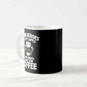 バリスタコーヒーメーカーMerch – 一部のヒーローがCoffを作る コーヒーマグカップ (正面左)