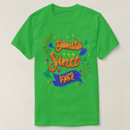 バリスタ1982年からバーテンダーユニークギフトアイディア Tシャツ (デザイン正面)