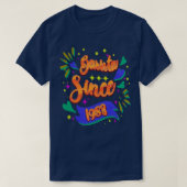 バリスタ1983年からバーテンダーユニークギフトアイディア Tシャツ (デザイン正面)