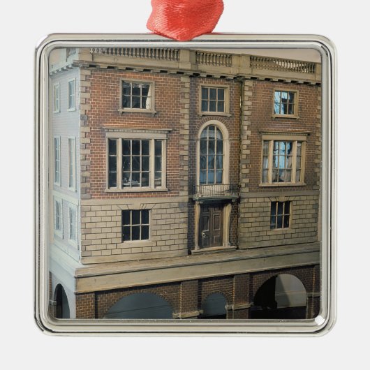 バルコニーが付いている英語balustraded人形の家 メタルオーナメント (正面)