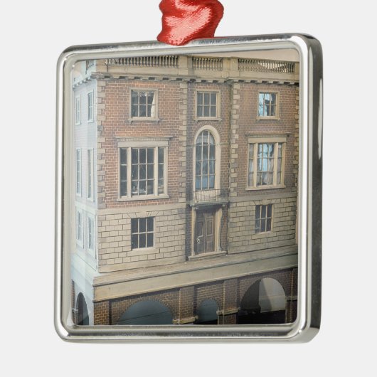 バルコニーが付いている英語balustraded人形の家 メタルオーナメント (左)