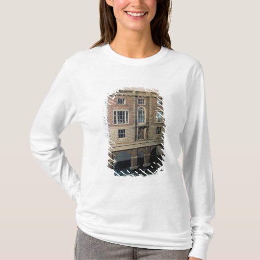 バルコニーが付いている英語balustraded人形の家 tシャツ (正面)