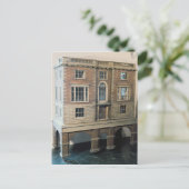 バルコニー付きのイギリスの手すり人形の家 ポストカード (スタンド正面)