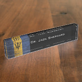 バルバドスは古い木製の穀物で印を付けます デスクネームプレート (側面)