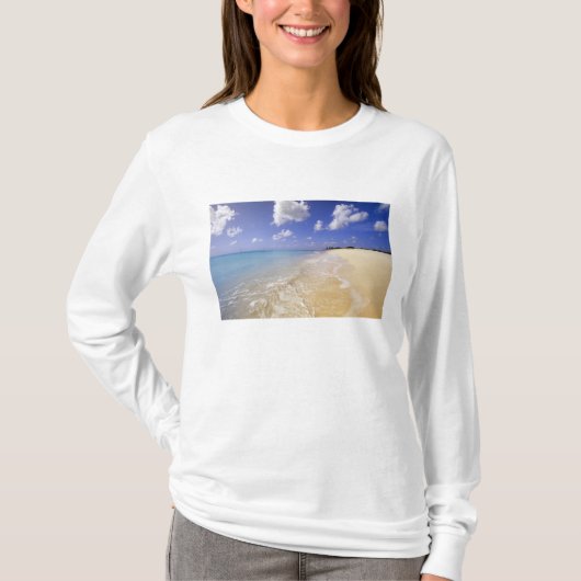 バルバーダ島アンティグアのロウベイ・ビーチ Tシャツ (正面)