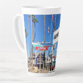 バルボア島フェリー、ニューポートビーチ、カリフォルニア カフェラテマグ (左アングル)