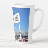 バルボア島フェリー、ニューポートビーチ、カリフォルニア カフェラテマグ (右)