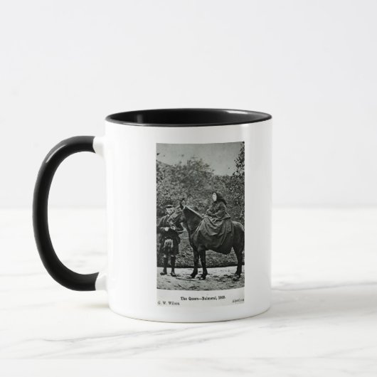バルモラル1863年の馬上のビクトリア女王 マグカップ (左)