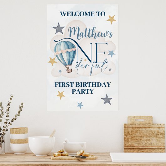 バルーンに1回目の誕生日のウェルカムサインを記入 ポスター (キッチン)