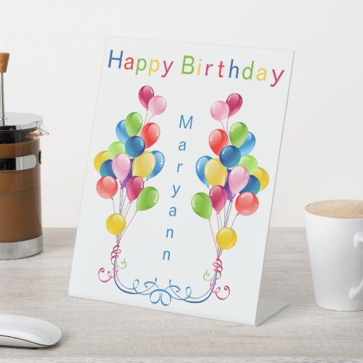 バルーンカラフルのパーソナライズされたハッピーバースデー 台座サイン (インサイチュ)