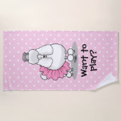 バレエおもしろいバレリーナプリンセスプードルドッグ（白） ビーチタオル (正面)