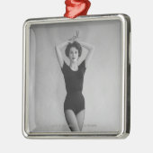 バレエのレオタードのポートレートの女性 メタルオーナメント (左)