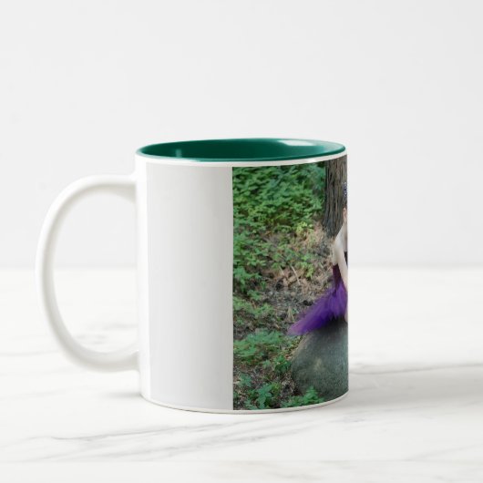 バレエの子どもを連れた2本の調子のコーヒーマグ。 ツートーンマグカップ (左)