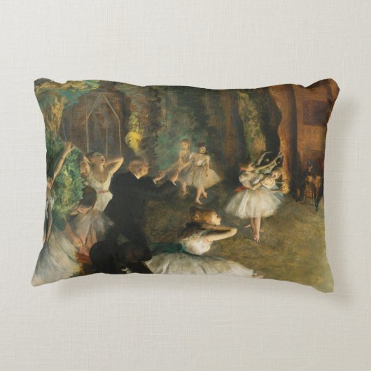 バレエ団の舞台上でのリハーサル，デガスアート アクセントクッション (裏面)