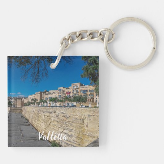バレッタの街の壁と港のビュー キーホルダー (裏面)