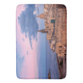 バレッタ上空の夕日のパノラマの景色 バスマット (正面縦)
