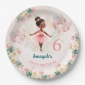 バレリナダークスキンピンクティール(緑がかった色)フローラ誕生日 ペーパープレート (正面)