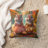 バレリナチップムンクスオン秋の木の棒 クッション (ブランケット)