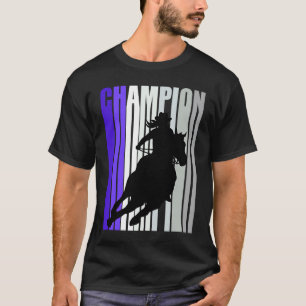 バレルレーシングチャンピオン馬に乗ったカウガールライド Tシャツ