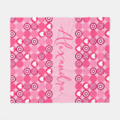 バレンタインかわいいピンクのハートと花柄の名前 フリースブランケット (正面(横))