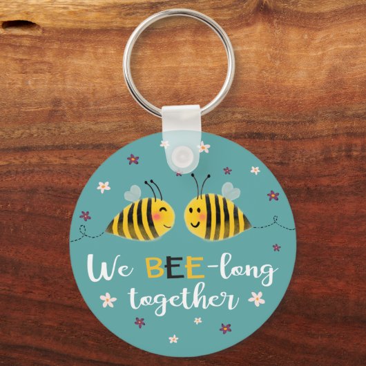 バレンタインに花と一緒にいて 蜜蜂 キーホルダー (正面)