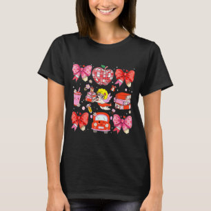 バレンタインのキューピッドの女たらしピンクのリボンのアップルの本のティーカップ Tシャツ