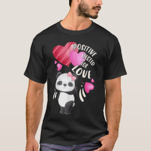 バレンタインのパンダのクマとハート Tシャツ